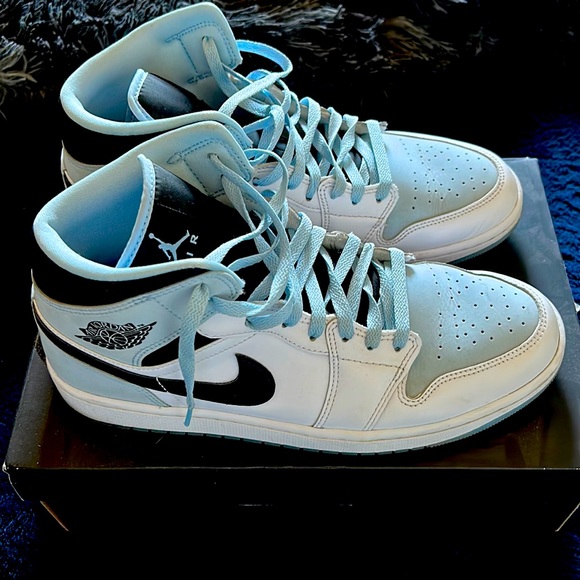 Air Jordan 1 Mid SE “White Ice Blue” - Picture 1 of 4